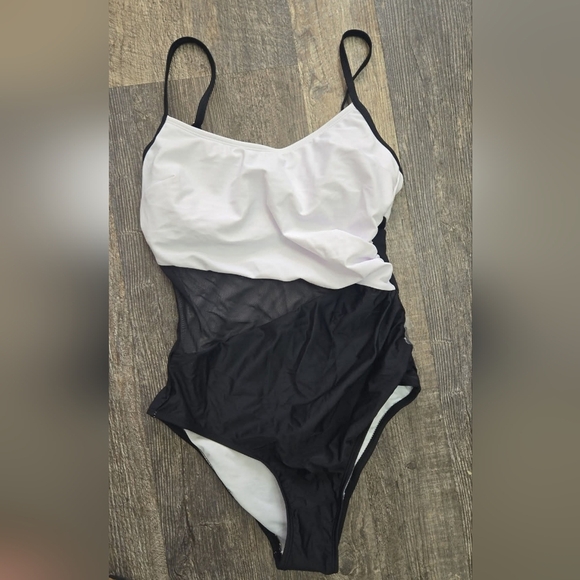 Amazon Black and White One Piece Swimwear - Picture 1 of 1